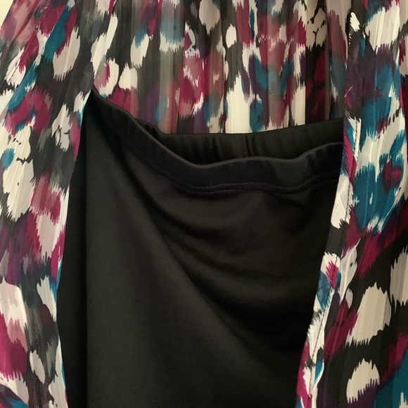 Halter Top - Picture 7 of 8